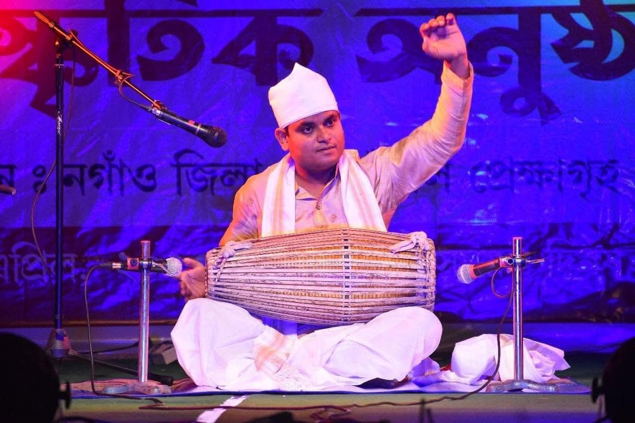 A Khol Vadya performer with the instrument